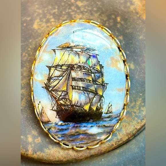 Jewelry - Vintage Galleon Ship Brooch